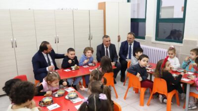 Bursa’da öğrencilere ücretsiz yemek uygulaması başladı