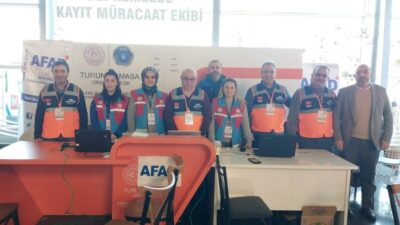 Bursa’da gönüllü öğretmenlerden depremzedelere destek