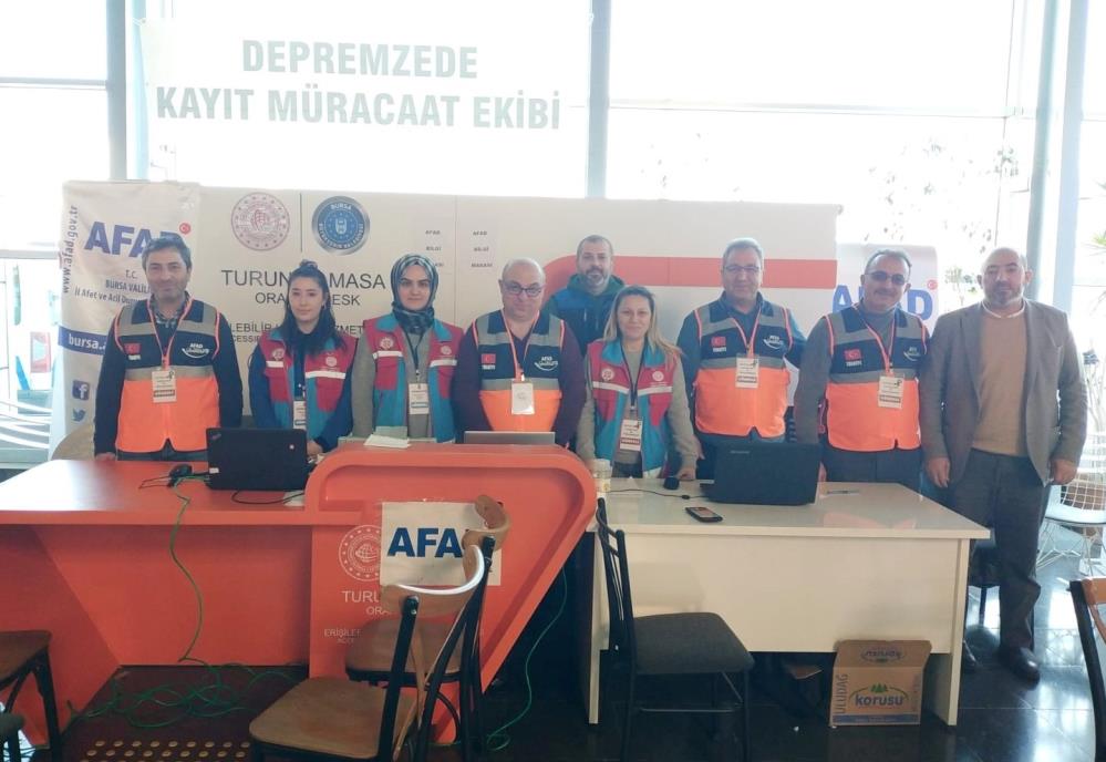 Bursa’da gönüllü öğretmenlerden depremzedelere destek Bursa’da gönüllü öğretmenlerden depremzedelere destek