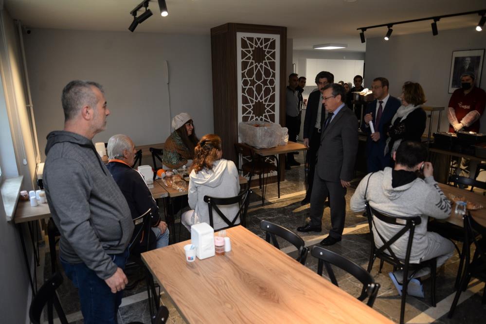 Üniversite Konukevi’nde kalan depremzede ailelere moral ziyareti Üniversite Konukevi’nde kalan depremzede ailelere moral ziyareti