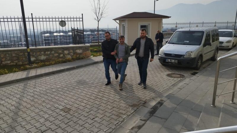 Bursa Orhangazi’de uyuşturucu operasyonu Bursa'nın Orhangazi ilçesinde bir şahsın ikametinde yapılan aramada çok sayıda