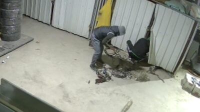 Bursa’da işyerinden hırsızlık! O anlar kamerada