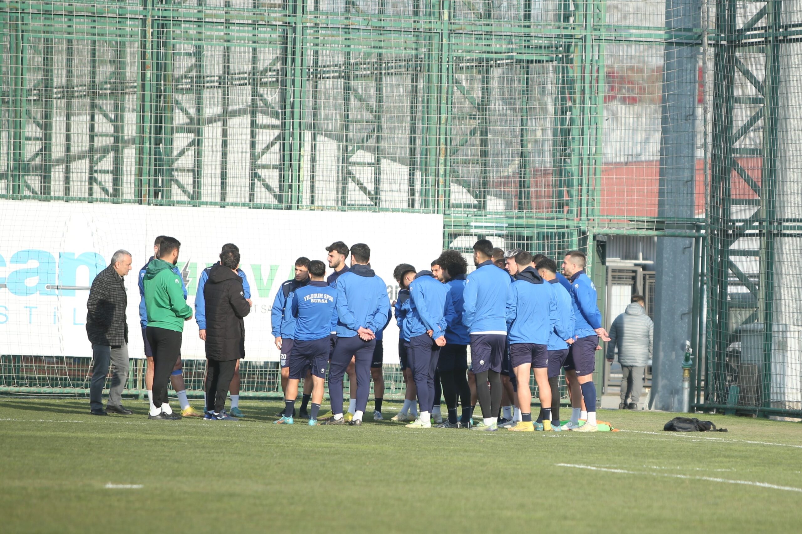 Bursa Yıldırımspor Başkanı Senal; ‘Oyuncularımızın yakınlarını Bursa’ya getirdik’ Bursa Yıldırımspor Başkanı Senal; ‘Oyuncularımızın yakınlarını Bursa’ya getirdik’
