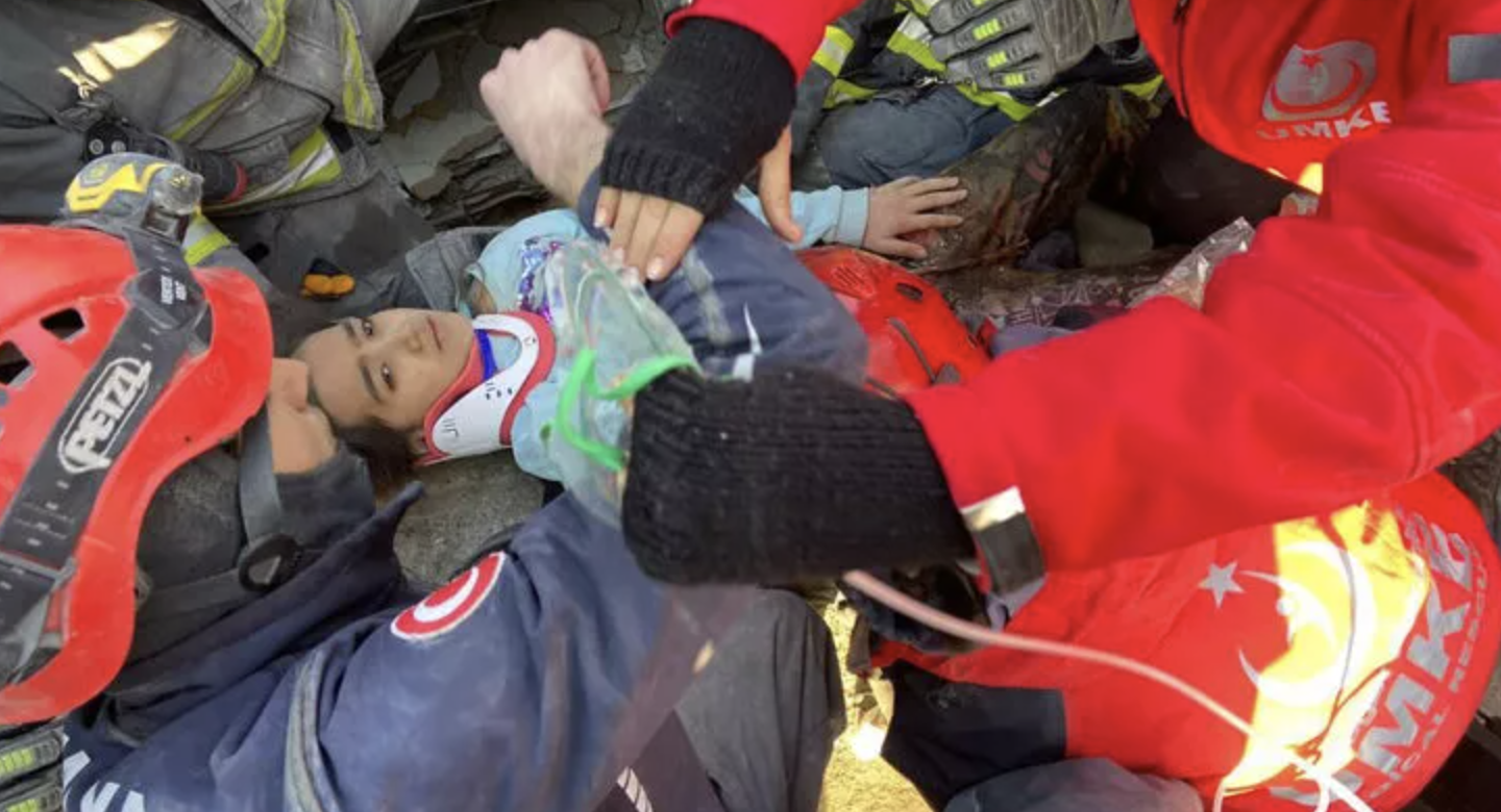 Ayfer’in enkaz altındaki ağlatan isteği!