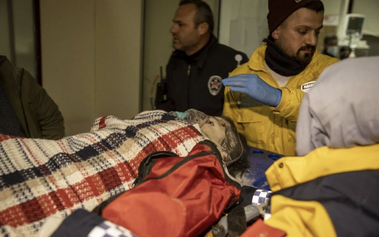 11. günde mucize kurtuluş! 258 saat sonra enkazdan çıkarıldı