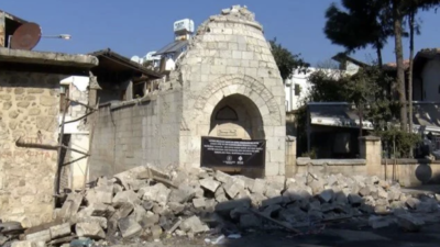 Kültür ve Turizm Bakanı Mehmet Nuri Ersoy, tescilli yapıların enkazındaki