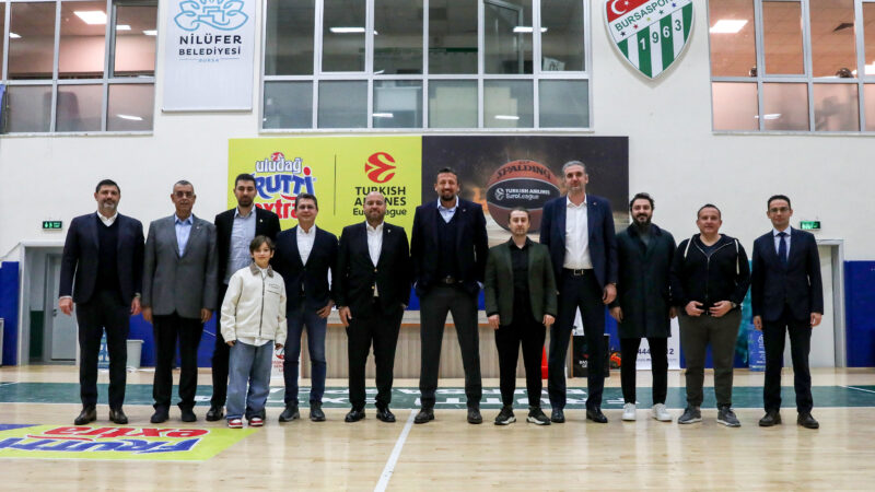 Hidayet Türkoğlu’ndan Frutti Extra Bursaspor’a ziyaret Türkiye Basketbol Federasyonu Başkanı Hidayet Türkoğlu, Türkiye Sigorta Basketbol Süper