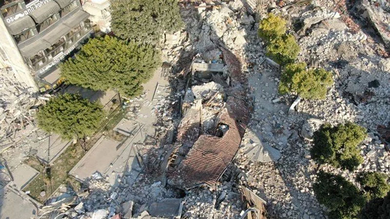 Hatay’daki Tarihi Ulu Cami depremde yıkıldı