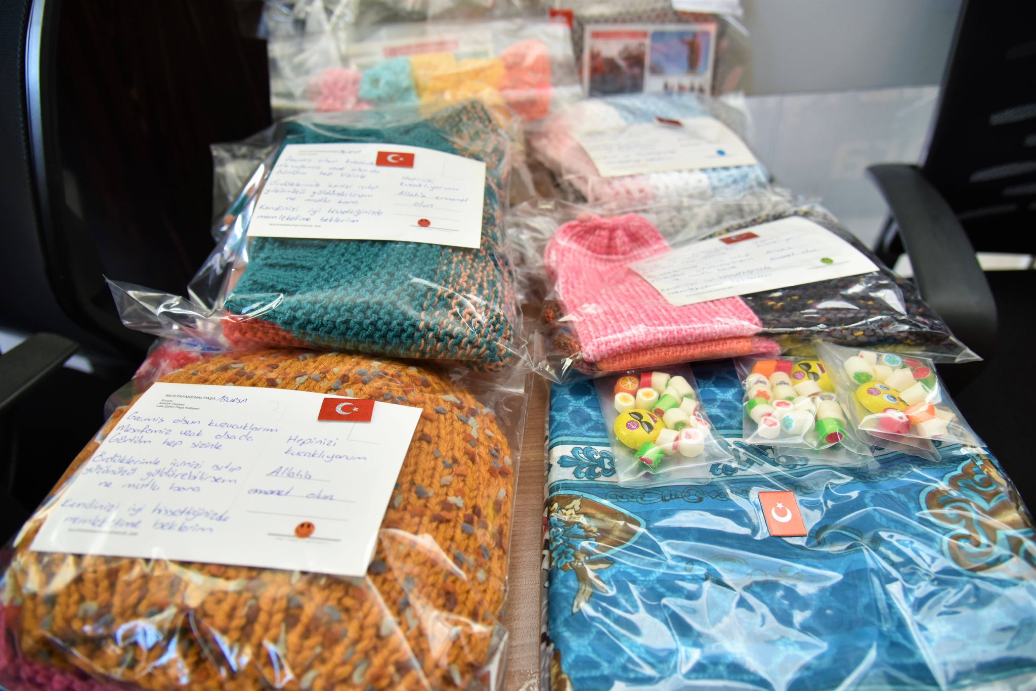 Mustafakemalpaşa’nın isimsiz yardımseverleri destekleriyle yürekleri ısıtıyor