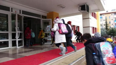 Vali Yerlikaya açıkladı: Deprem bölgesinden gelen 476 öğrenci ders başı yaptı