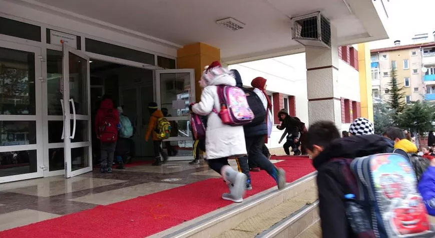 Vali Yerlikaya açıkladı: Deprem bölgesinden gelen 476 öğrenci ders başı yaptı