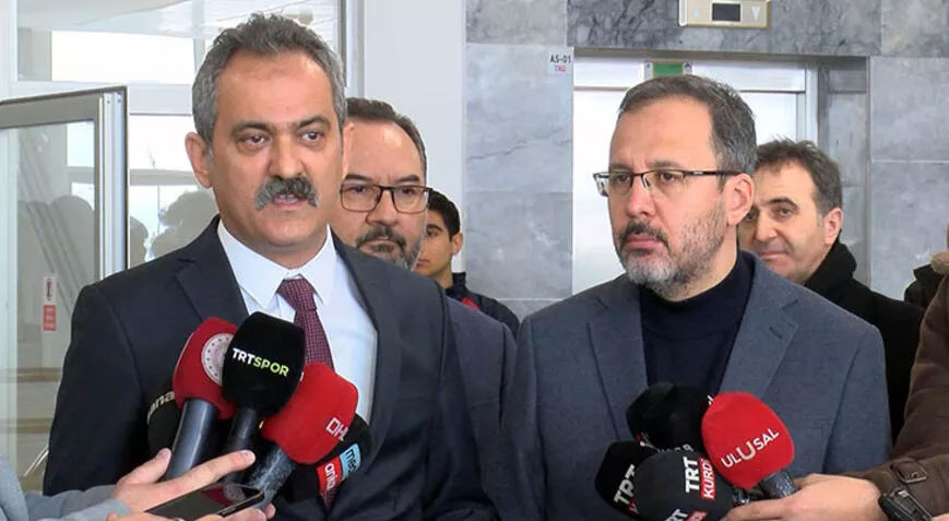 Bakan Özer: Deprem bölgesinden 35 bin 24 öğrenci, diğer illere nakillerini aldırdı Bakan Özer: Deprem bölgesinden 35 bin 24 öğrenci, diğer illere nakillerini aldırdı