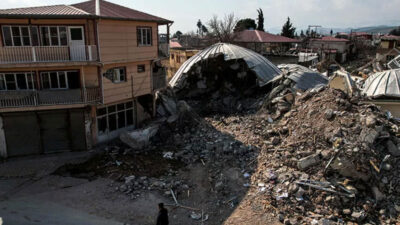 Enkazdan çıkarılan 1405 çocuk ailesine teslim edildi