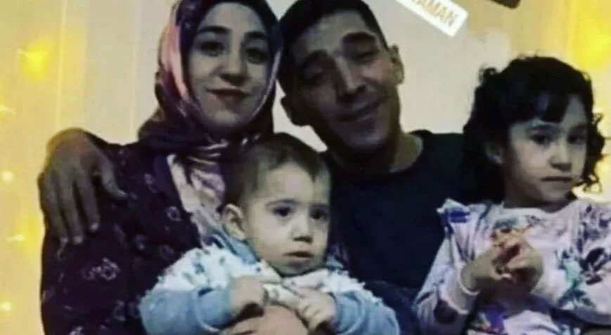 Ebrar Sitesi enkazından çıkarılan Uzman Çavuş, eşi ve iki çocuğu toprağa verildi