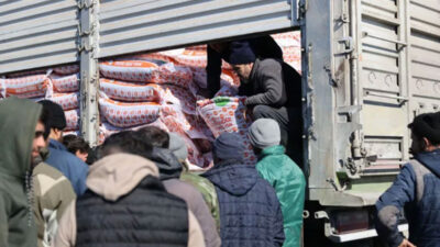 Bakanlıktan depremden etkilenen hayvanlara yem ve mama desteği
