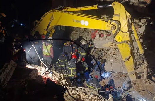 Ayağı betona sıkıştı, kesilmesine karar verildi! Sadece birkaç dakika sonra….