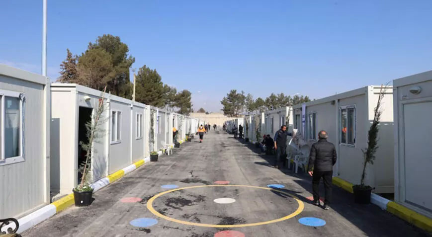 Bakan Kurum: 3 bin adet prefabrik ve çelik konstrüksiyondan oluşan geçici barınma evleri yapılıyor