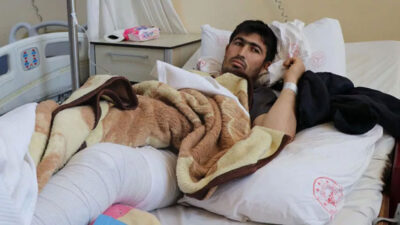 Evinin enkazından kurtarıldı, yollar yarıldığı için köyden 3 gün çıkamadı