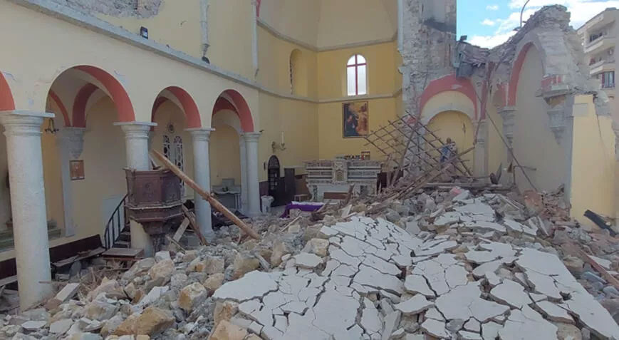 152 yıllık İskenderun Latin Katolik Kilisesi’nin büyük kısmı yıkıldı 152 yıllık İskenderun Latin Katolik Kilisesi’nin büyük kısmı yıkıldı