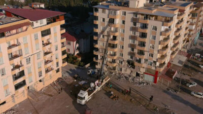 Gaziantep’te ağır hasarlı binalardan eşya alımı durduruldu