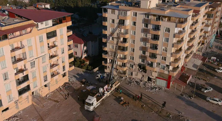 Gaziantep’te ağır hasarlı binalardan eşya alımı durduruldu