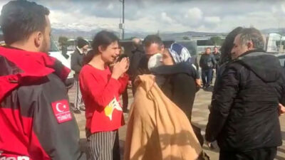 Depremin kalbinde 34 saat sonra ağlatan buluşma