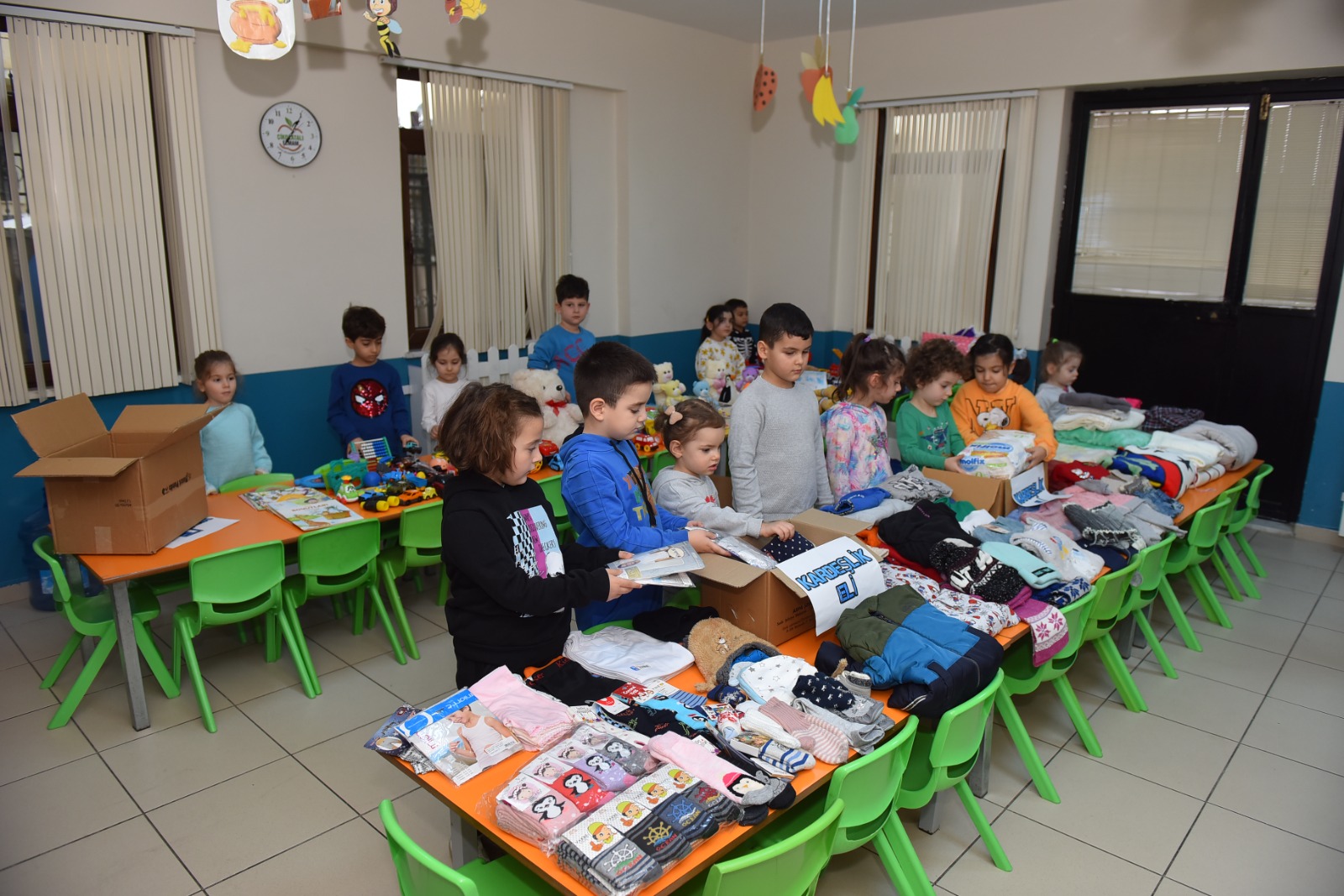 Bursa’da minik kalplerden kardeşlerine destek Bursa’da minik kalplerden kardeşlerine destek