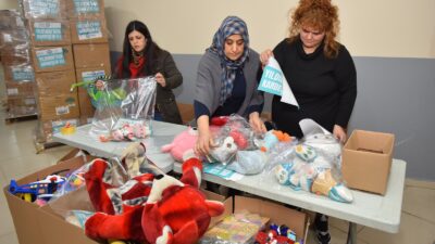 Yıldırım’dan depremzede çocuklara bir paket mutluluk