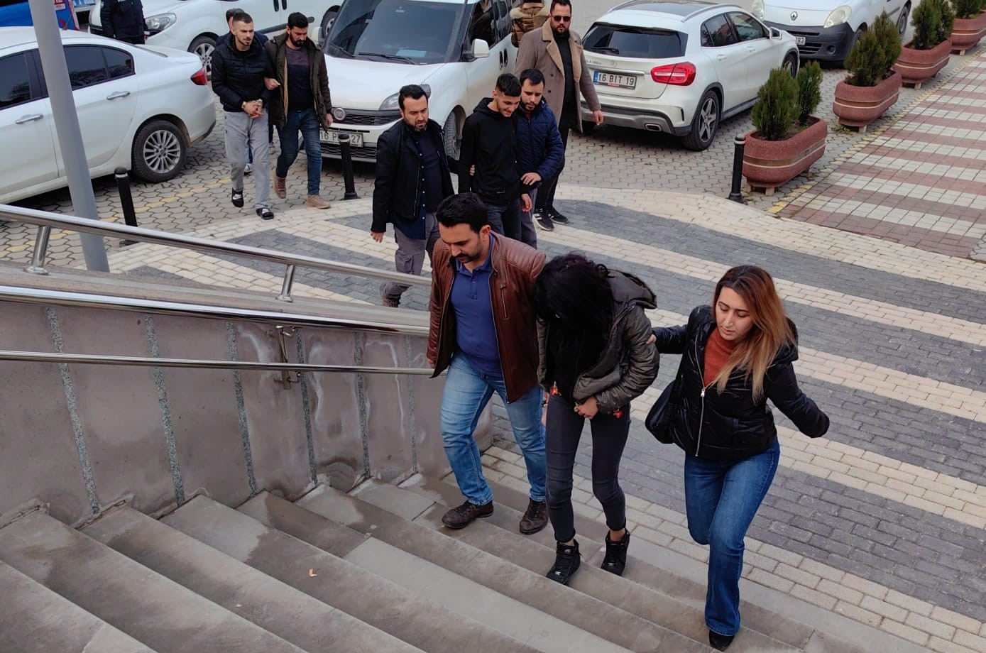 Bursa’da suç makinesi çıktılar! 3 şüpheli kıskıvrak yakalandı