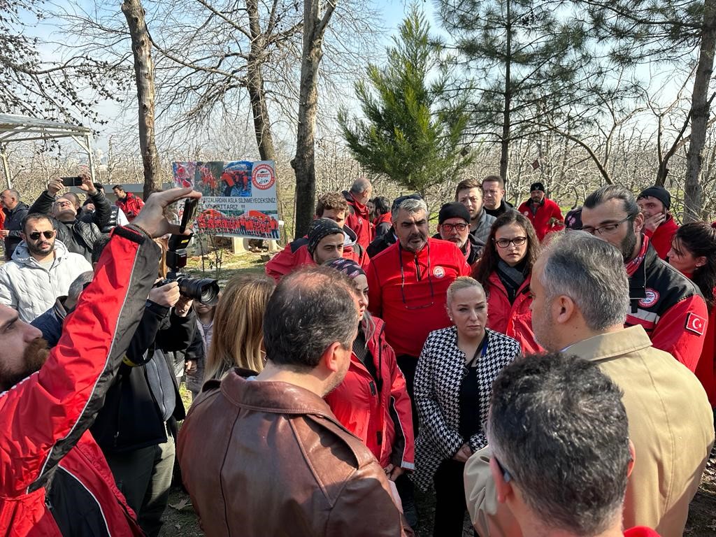 Başkan Aktaş deprem kahramanlarını karşıladı Başkan Aktaş deprem kahramanlarını karşıladı