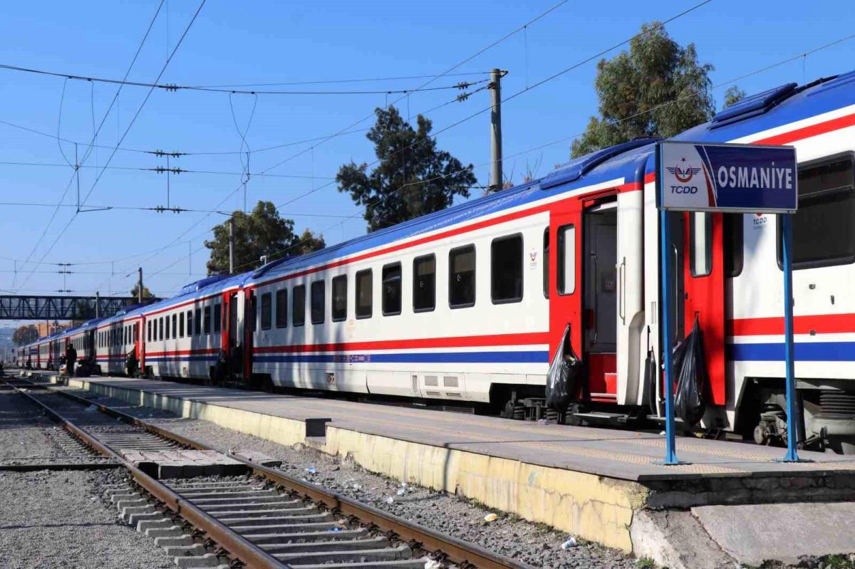 Bin 200 depremzede, yataklı ve pulman vagonlu trende konaklıyor