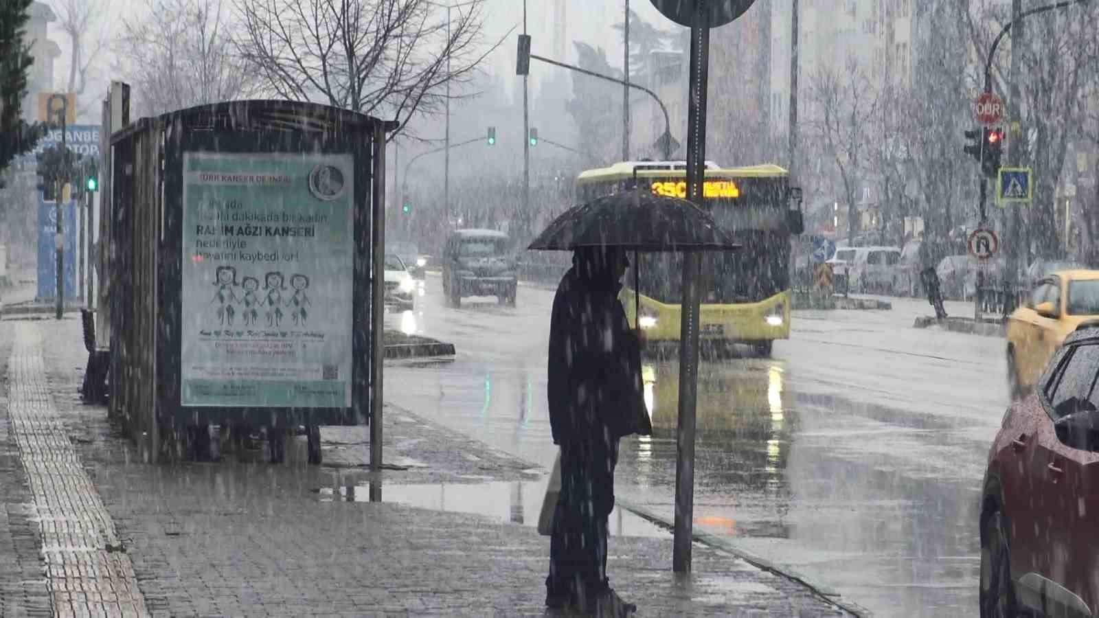 Bursa’da kar yağışı etkili oldu