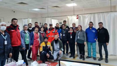 BUÜ’nün gönüllü sağlık ekibi, deprem bölgesinde şifa dağıtıyor