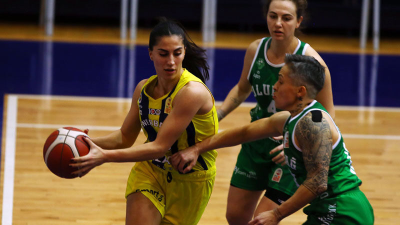 Bursa’nın Perileri yine kayıplarda Bursa ekibi, güçlü rakibi Fenerbahçe’ye İstanbul’da farklı yenilmekten kurtulamadı.