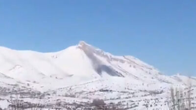 Depremden sonra dağ adeta yanıyor