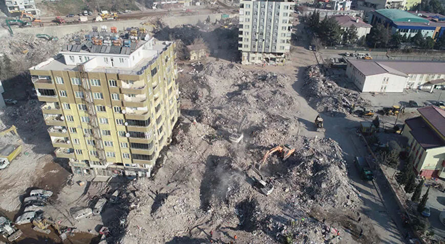 Depremde 8 bloku yıkılan Ebrar Sitesi’nde ölenlerin sayısı 250’yi aştı