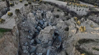 Hatay’da deprem sonrası dehşete düşüren görüntü! Dev yarık oluştu