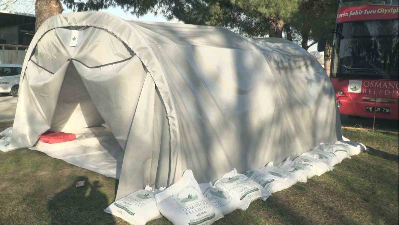 Osmangazi Belediyesi’nden deprem bölgesi için özel çadırlar