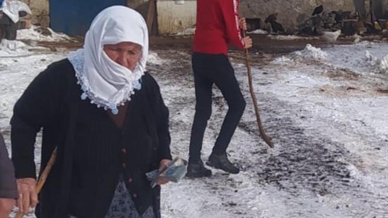 Düvesini satıp parasını depremzedelere bağışladı