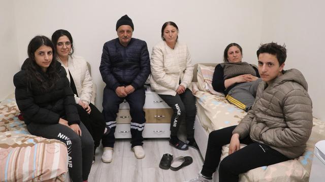 Tırnaklarıyla kazıdıkları delik sayesinde kurtuldular