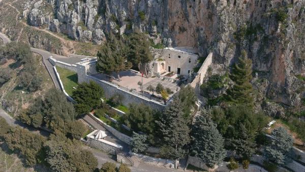 Dünyanın ilk mağara kilisesinin istinat duvarı yıkıldı