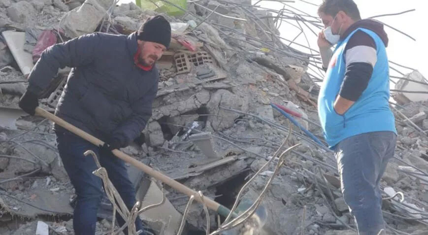 83. saatte enkazdan çıkarılan depremzede kurtarma gönüllüsü olarak geri döndü 83. saatte enkazdan çıkarılan depremzede kurtarma gönüllüsü olarak geri döndü