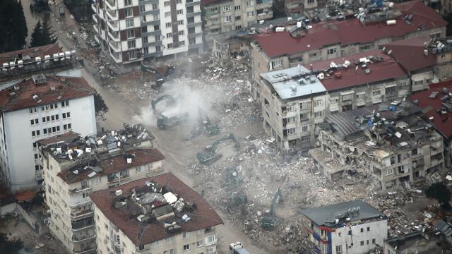 Enkaz çalışmalarında ‘asbest’ uyarısı Enkaz çalışmalarında ‘asbest’ uyarısı