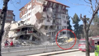 Binanın altında kalmaktan son anda kurtuldu