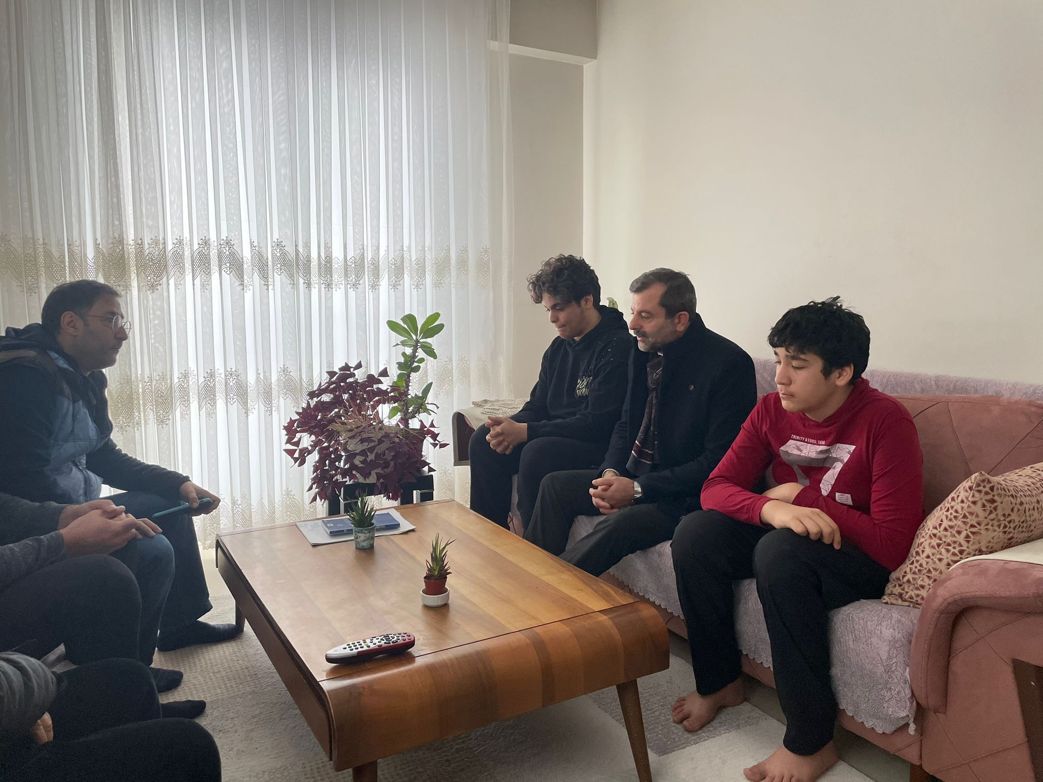 Başkan Işık, Gürsu’da yaşayan Hataylı ailenin acısını paylaştı Başkan Işık, Gürsu’da yaşayan Hataylı ailenin acısını paylaştı