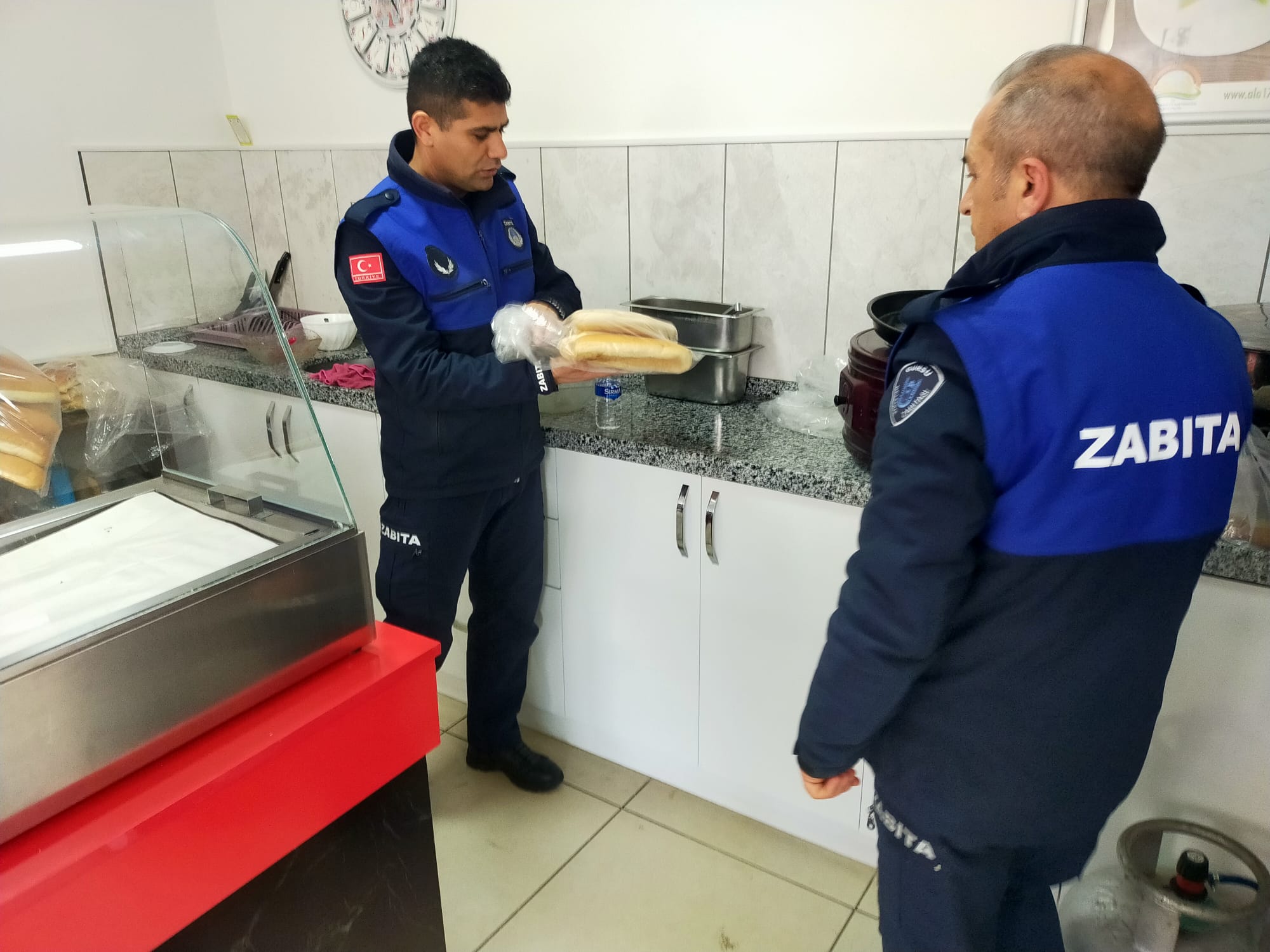 Gürsu Zabıtası okul kantinlerinde