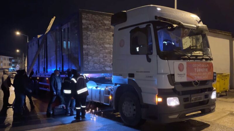 Yaşam TIR’ı Gürsu’dan afet bölgesine yola çıktı Afet bölgesine ulaştırılacak yardımlar için ilk günden bu yana ilçenin