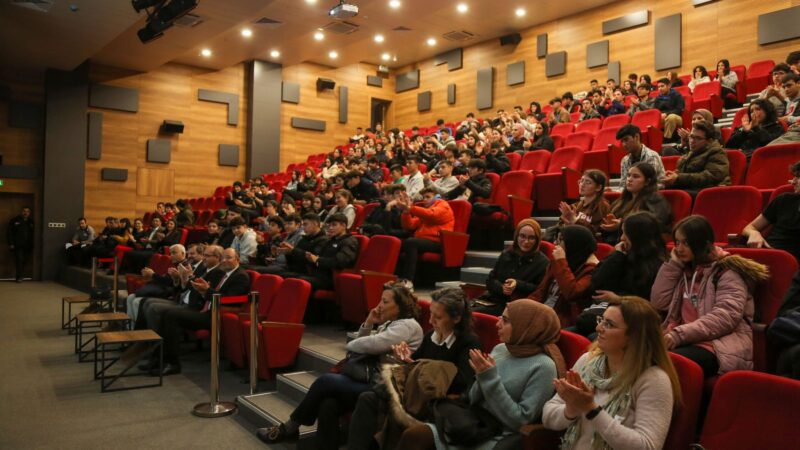 Gürsulu liseler ‘girişimci’ oluyor Gürsu Belediyesi Kollektif Kariyer Merkezi çatısı altında gençlere ve e-