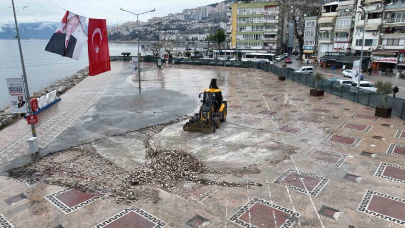 Gemlik meydanına estetik dokunuş Bursa Büyükşehir Belediyesi, Gemlik’in kalbi olan İskele Meydanı’nın zemininin sil