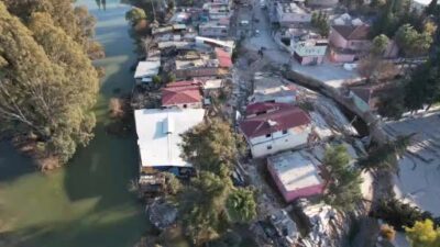 Fay hattının geçtiği köy ikiye bölündü! Evler 3 metre gömüldü